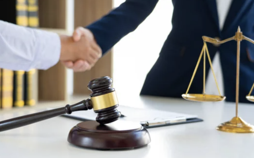 NYC DEFENSE LAWYER SHAKING HANDS WITH A JUDGE