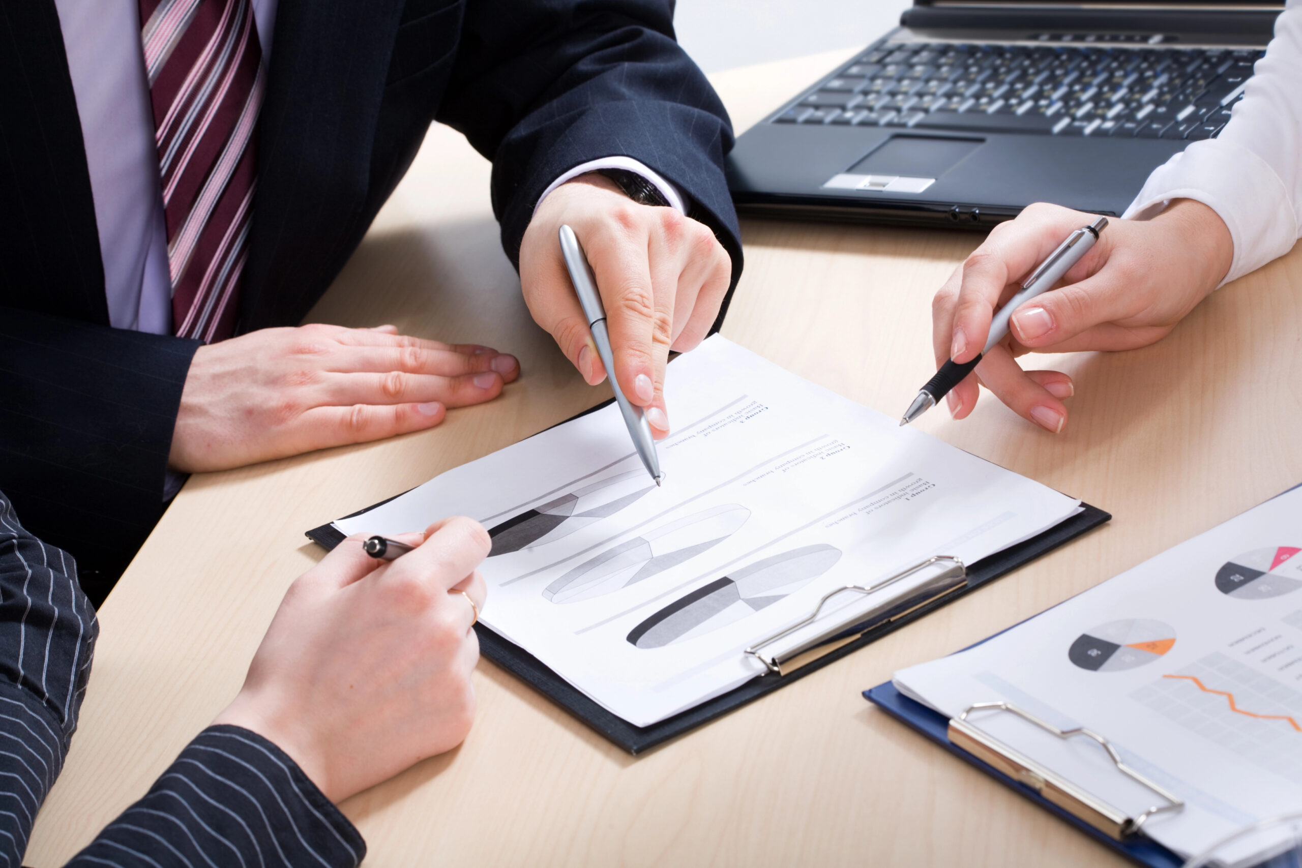 Assault Lawyers in NYC in a meeting during a trial